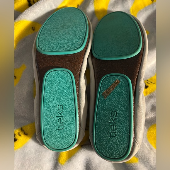 Tieks 8 - Picture 5 of 5